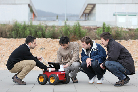 Riječki studenti koriste LTE tehnologiju kako bi upravljali mobilnim robotom