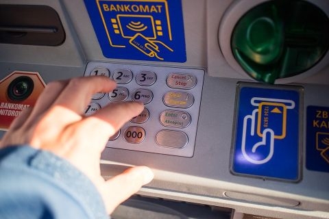 Optužnica otkrila kako su se Ukrajinci u Crnoj Gori spajali na bankomat